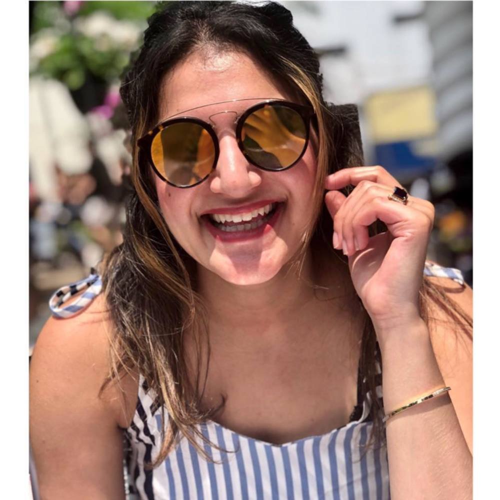 Meet your Posher, Simone